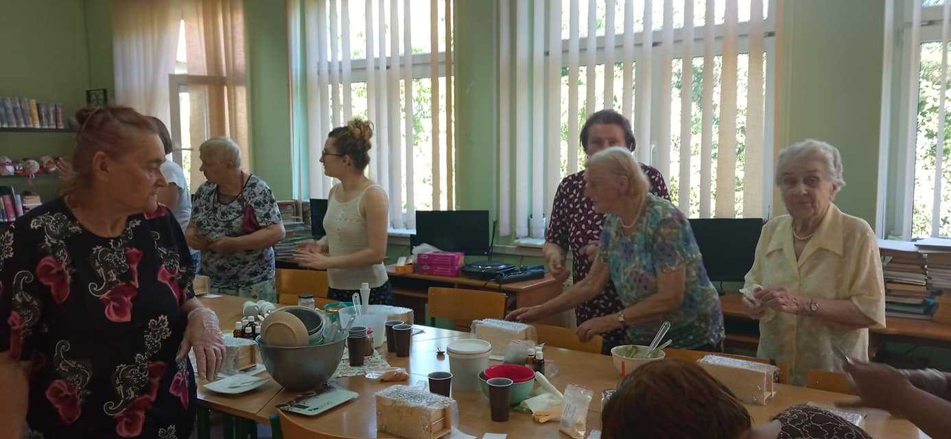 Warsztaty mydlarskie realizowane w ramach projektu Wieczna młodość.