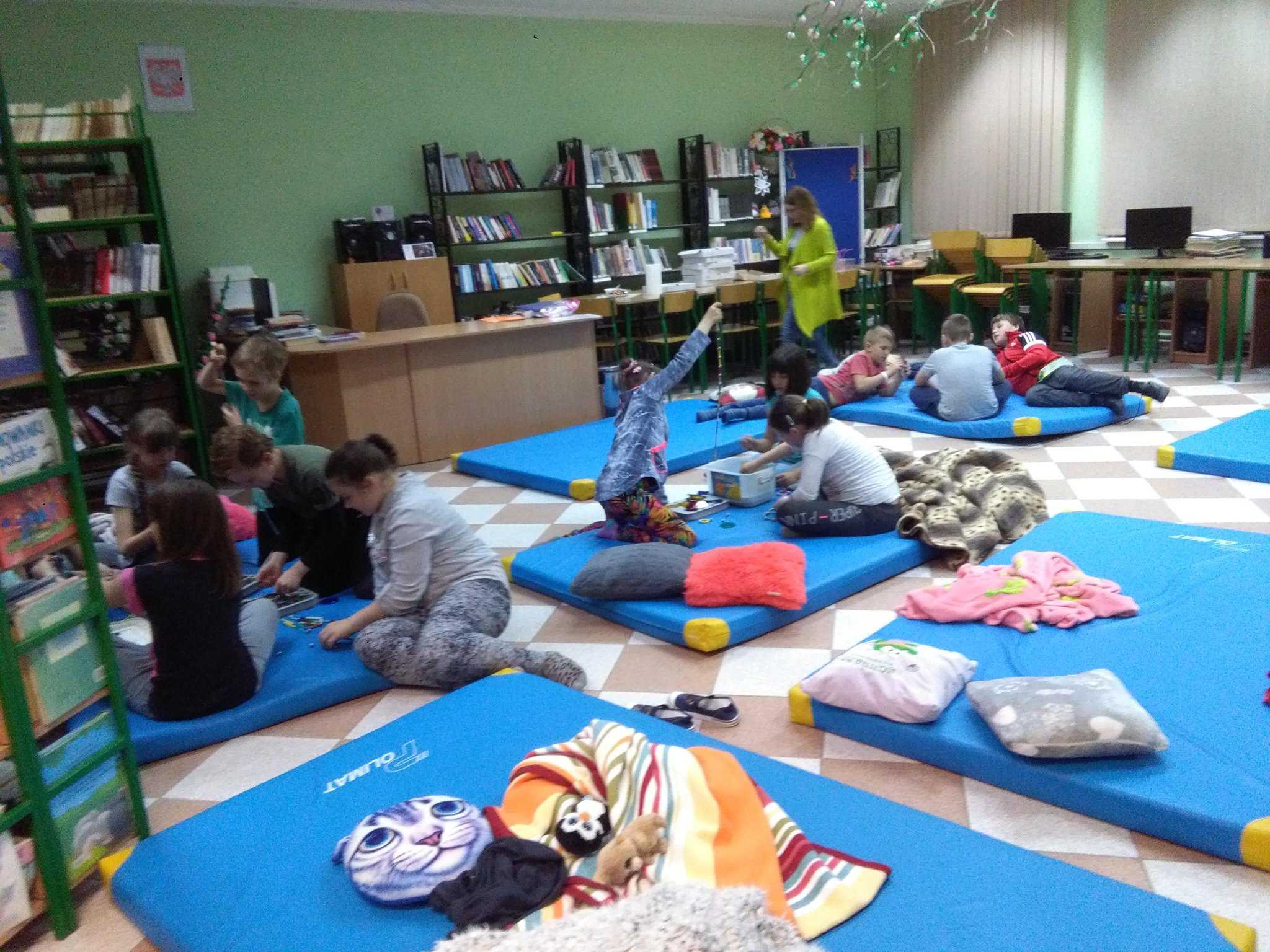 Noc w bibliotece z grami planszowymi